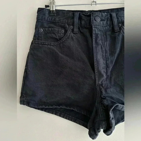 Levi’s Wellthread Collection Ribcage Short, Size 28, Black High-Waisted Shorts - Picture 5 of 16